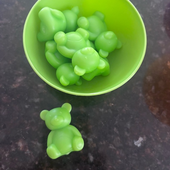 Colorful Animal Sorting Cups - Picture 4 of 9